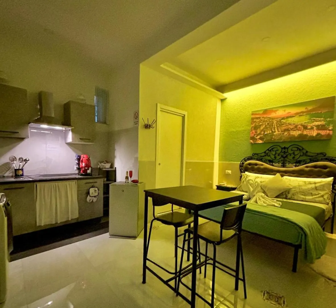 Holiday Home The Tourist 24 Naples Italy